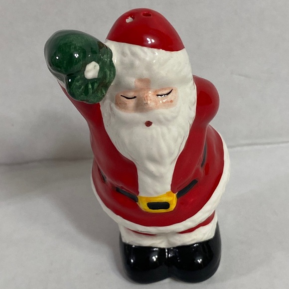 Kissing Santa And Mrs. Claus Salt and Pepper Shakers Christmas Table Kitschy - Picture 8 of 16